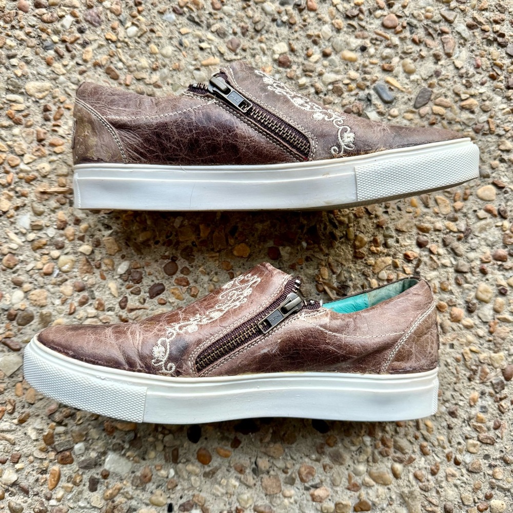 Corral Bone Crater Inlay Embroidered Floral Zipper Shoes Size 7.5